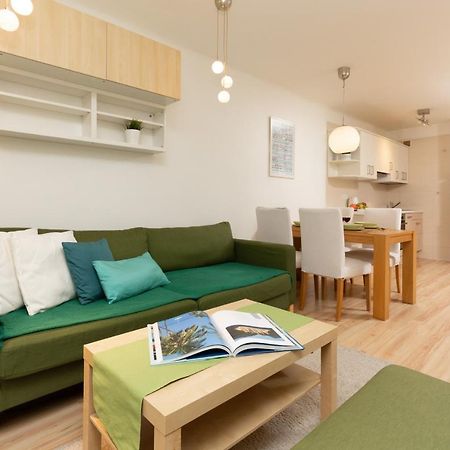 Apartments Warsaw Zelazna By Noclegi Renters المظهر الخارجي الصورة