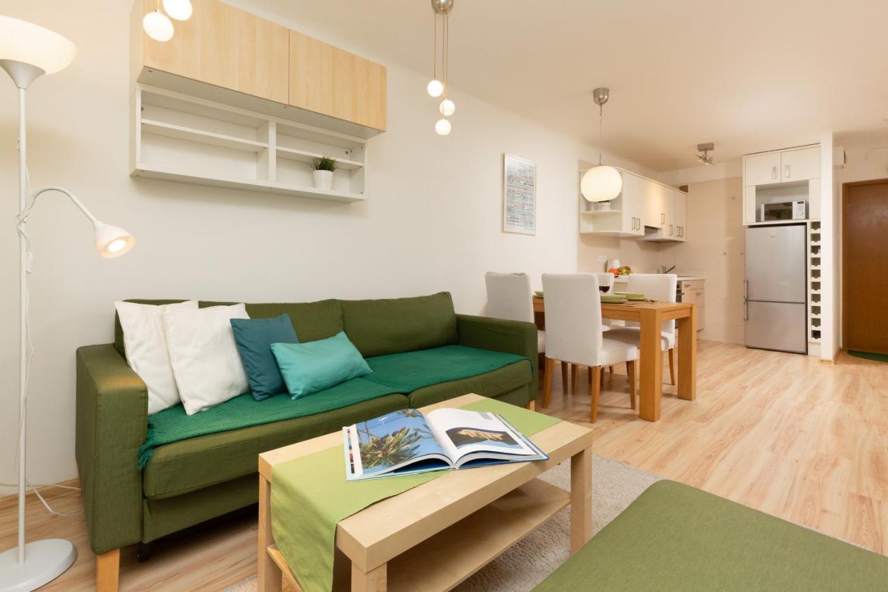 Apartments Warsaw Zelazna By Noclegi Renters المظهر الخارجي الصورة