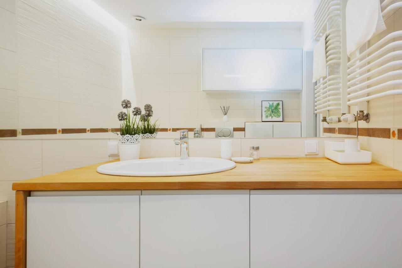 Apartments Warsaw Zelazna By Noclegi Renters المظهر الخارجي الصورة