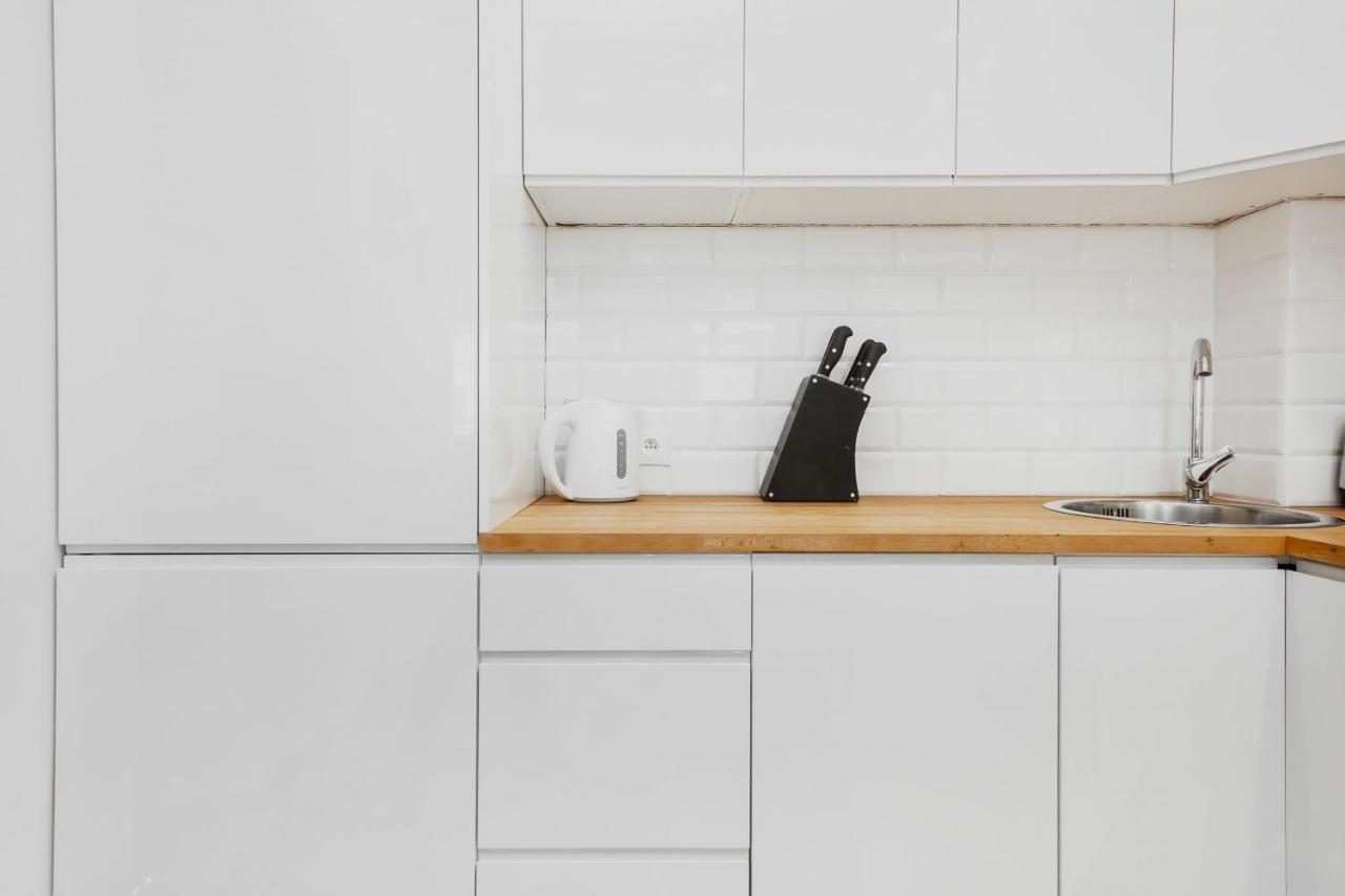 Apartments Warsaw Zelazna By Noclegi Renters المظهر الخارجي الصورة